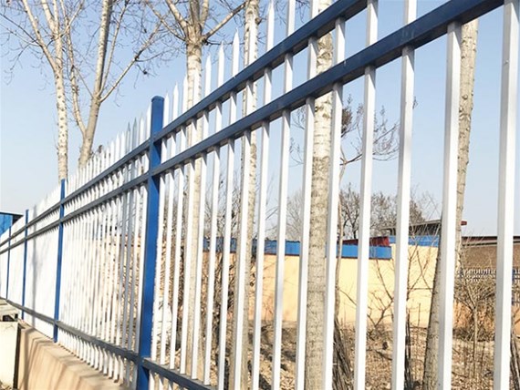 云南鋅鋼噴塑護(hù)欄網(wǎng)為什么應(yīng)用這么廣泛呢？